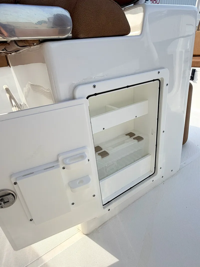 Slide: The Image of Sea Hunt Ultra 255SE 2023 - 12