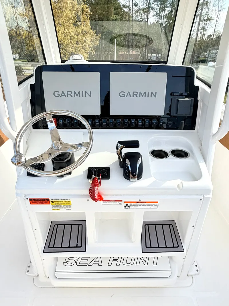 Slide: The Image of Sea Hunt Ultra 255SE 2023 - 14