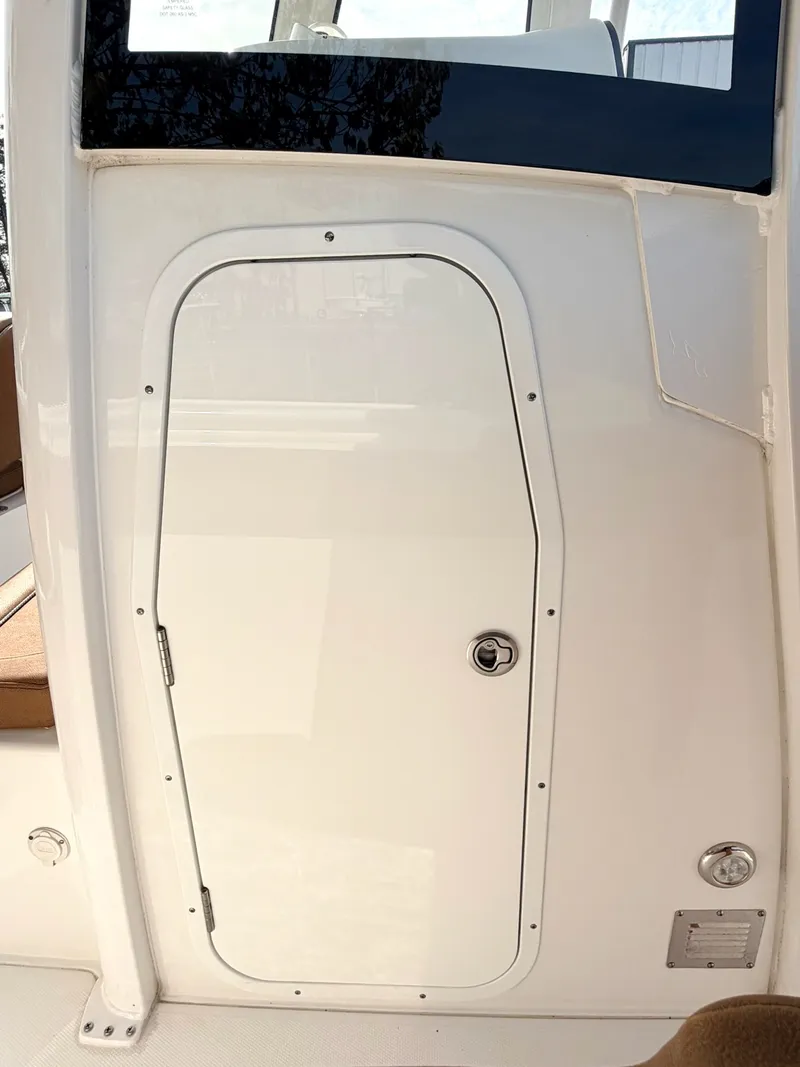 Slide: The Image of Sea Hunt Ultra 255SE 2023 - 17