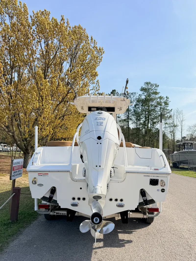 Slide: The Image of Sea Hunt Ultra 255SE 2023 - 2