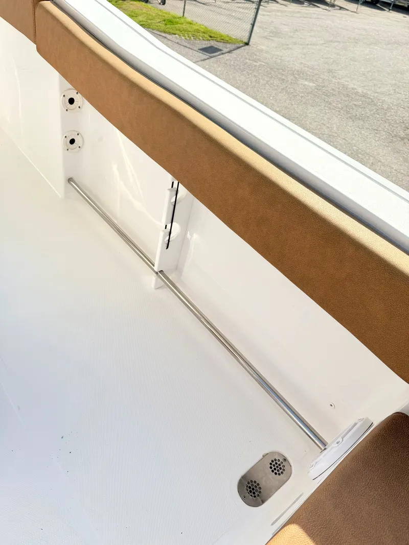 Slide: The Image of Sea Hunt Ultra 255SE 2023 - 5