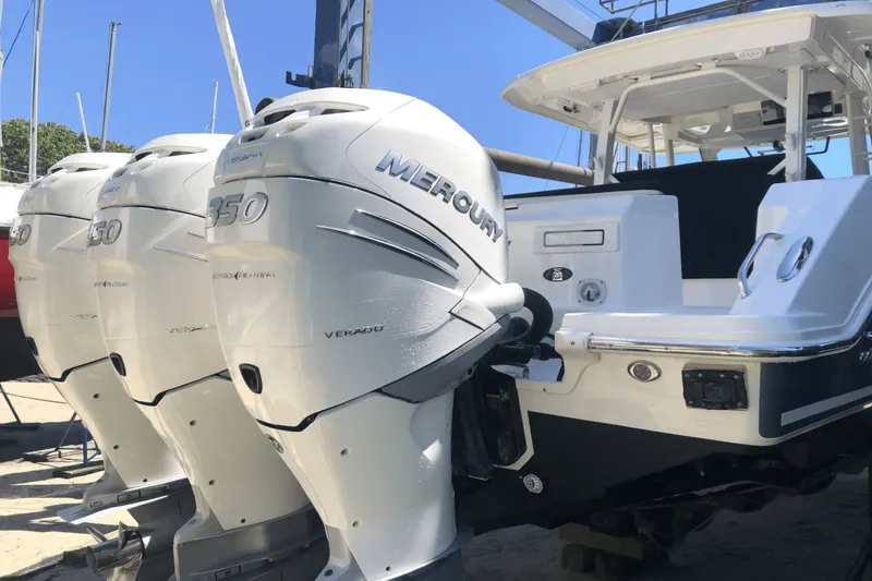 Slide: The Image of Boston Whaler 380 OUTRAGE 2017 - 35