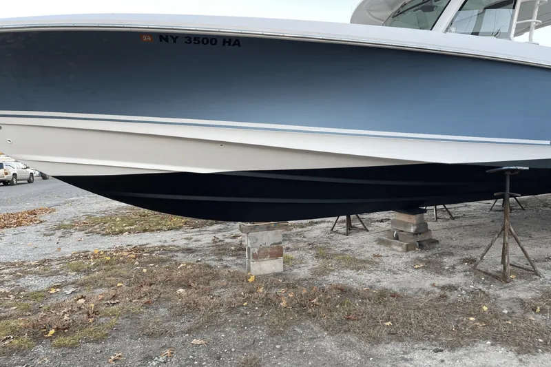 Slide: The Image of Boston Whaler 380 OUTRAGE 2017 - 40