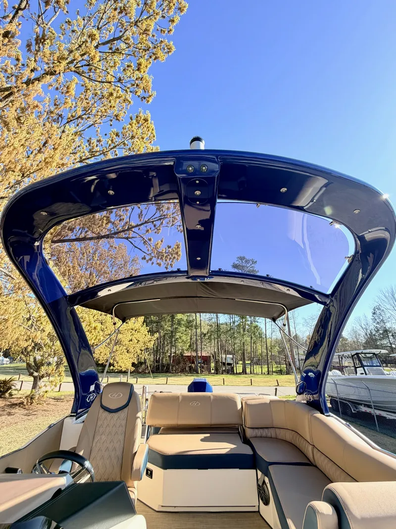 Slide: The Image of Harris Crowne S 250 2021 - 10