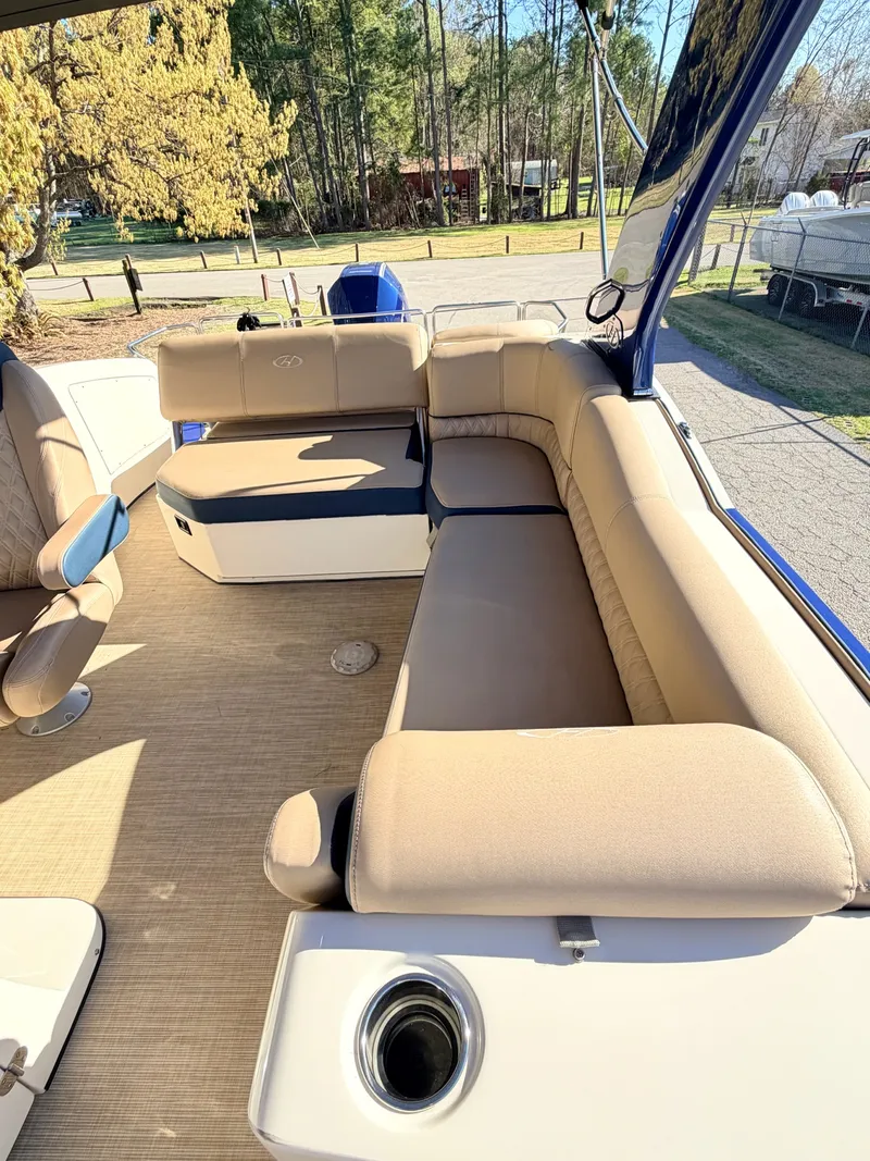 Slide: The Image of Harris Crowne S 250 2021 - 11