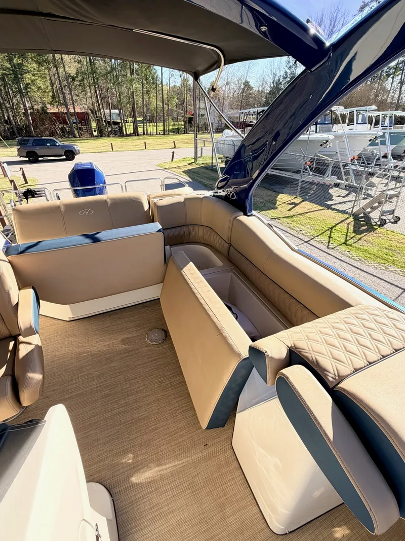 Slide: The Image of Harris Crowne S 250 2021 - 14