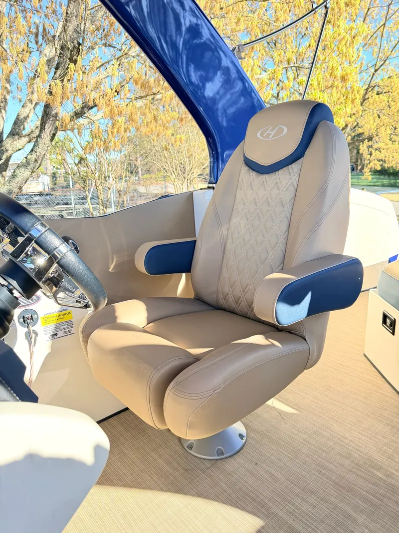 Slide: The Image of Harris Crowne S 250 2021 - 16