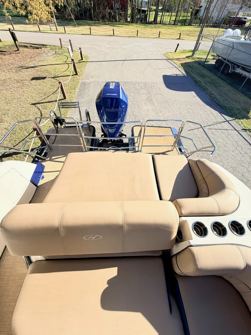 Slide: The Image of Harris Crowne S 250 2021 - 17