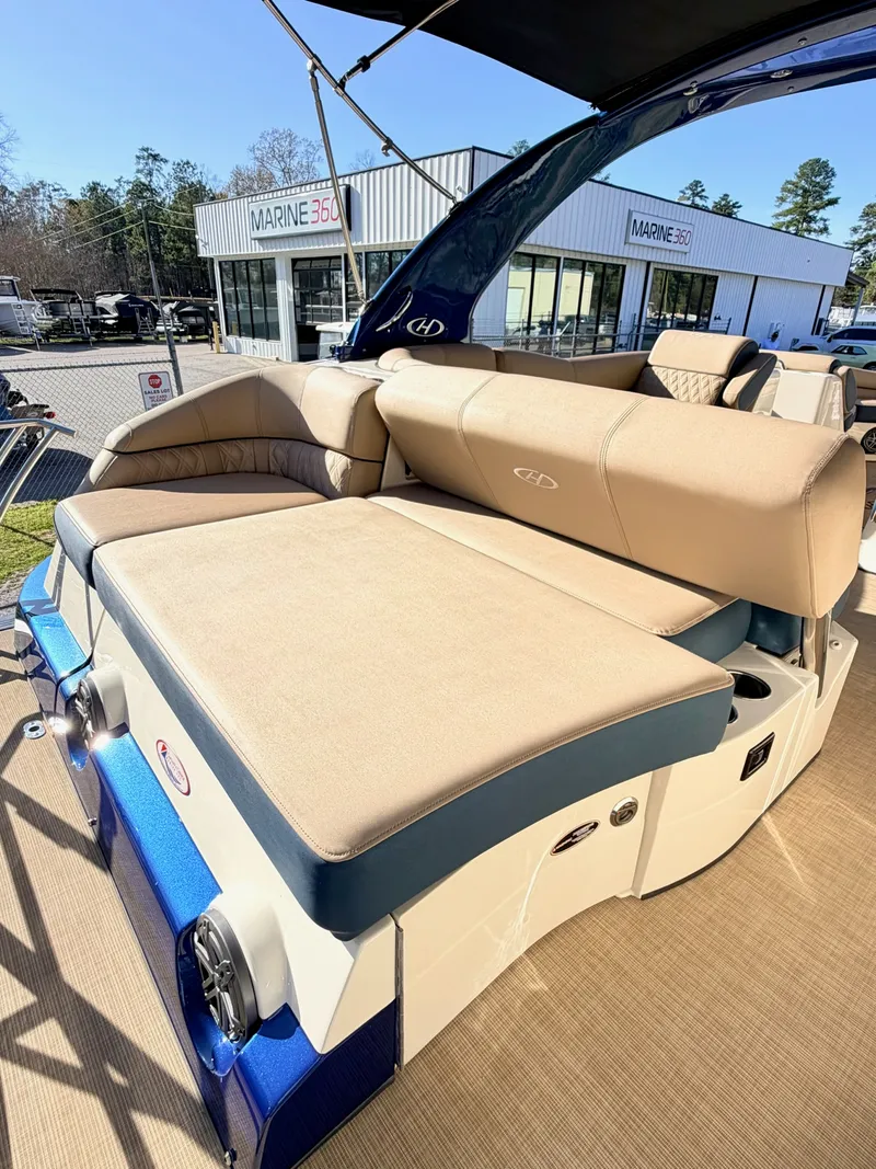 Slide: The Image of Harris Crowne S 250 2021 - 18