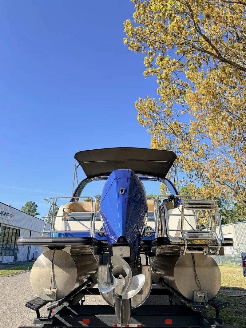 Slide: The Image of Harris Crowne S 250 2021 - 2