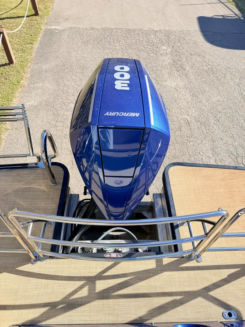 Slide: The Image of Harris Crowne S 250 2021 - 20