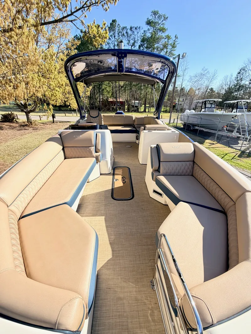 Slide: The Image of Harris Crowne S 250 2021 - 3