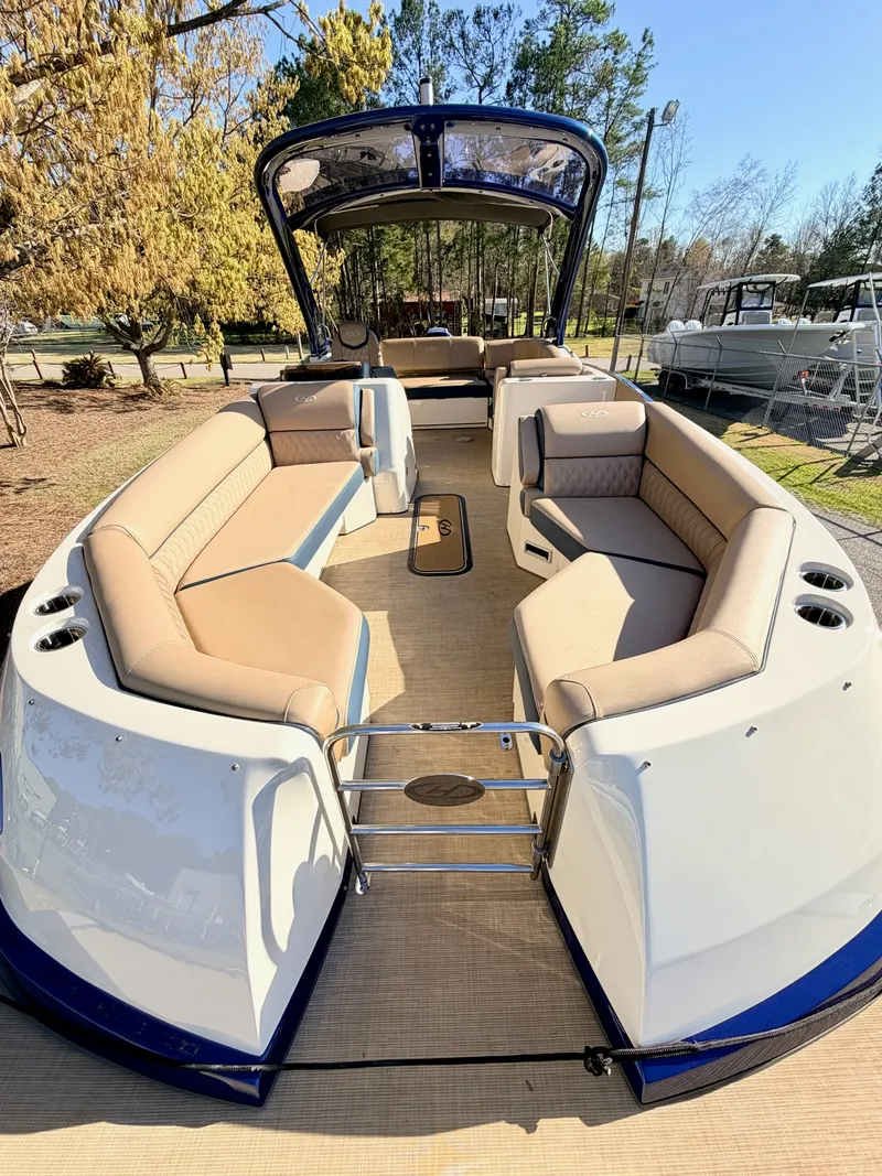 Slide: The Image of Harris Crowne S 250 2021 - 5