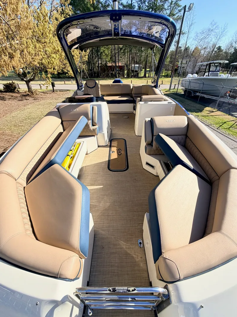 Slide: The Image of Harris Crowne S 250 2021 - 6