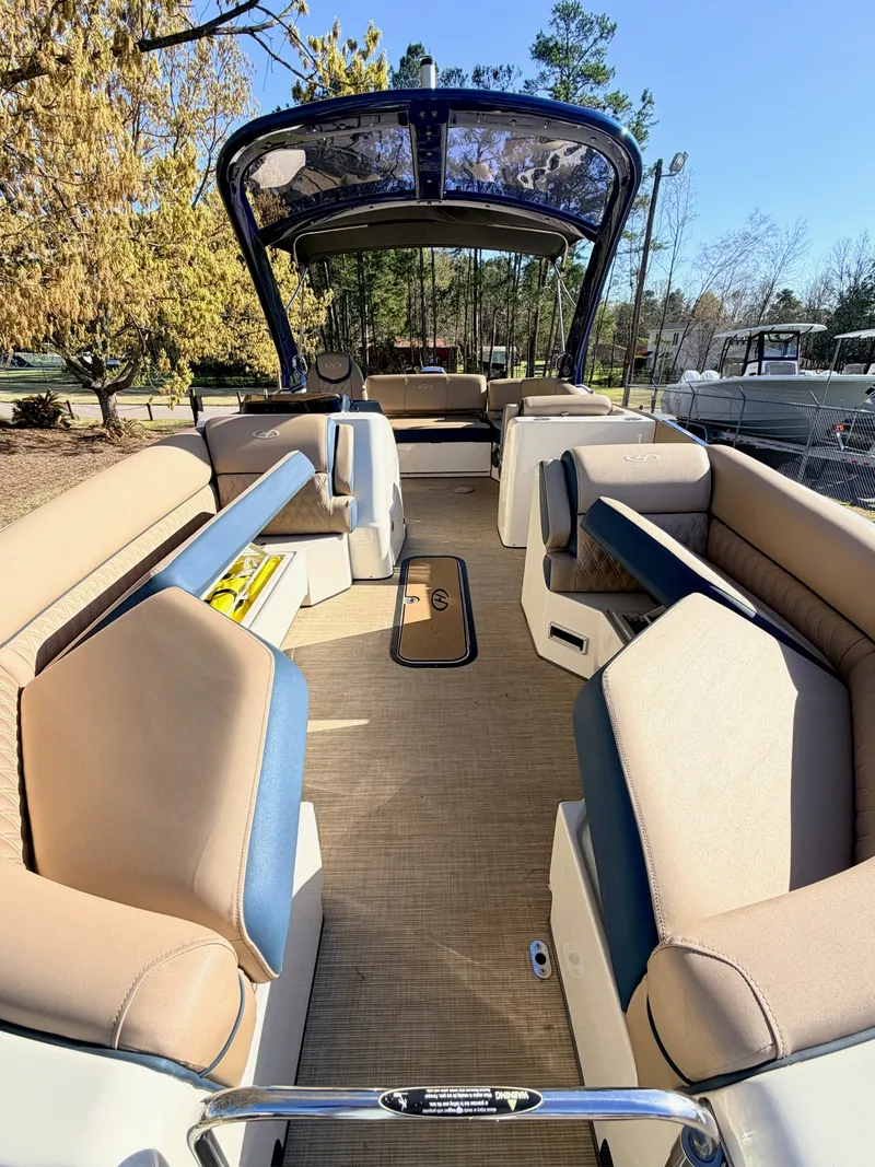 Slide: The Image of Harris Crowne S 250 2021 - 7