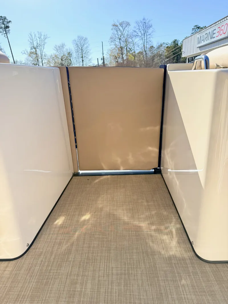 Slide: The Image of Harris Crowne S 250 2021 - 9