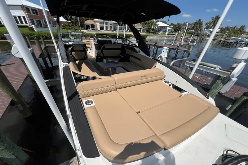 Slide: The Image of Sea Ray 280 SLX OUTBOARD 2024 - 17