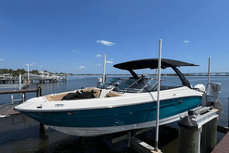 Slide: The Image of Sea Ray 280 SLX OUTBOARD 2024 - 2