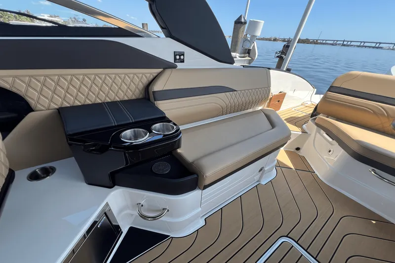 Slide: The Image of Sea Ray 280 SLX OUTBOARD 2024 - 20