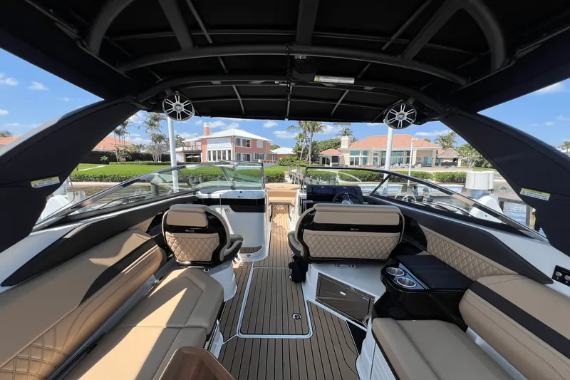 Slide: The Image of Sea Ray 280 SLX OUTBOARD 2024 - 24