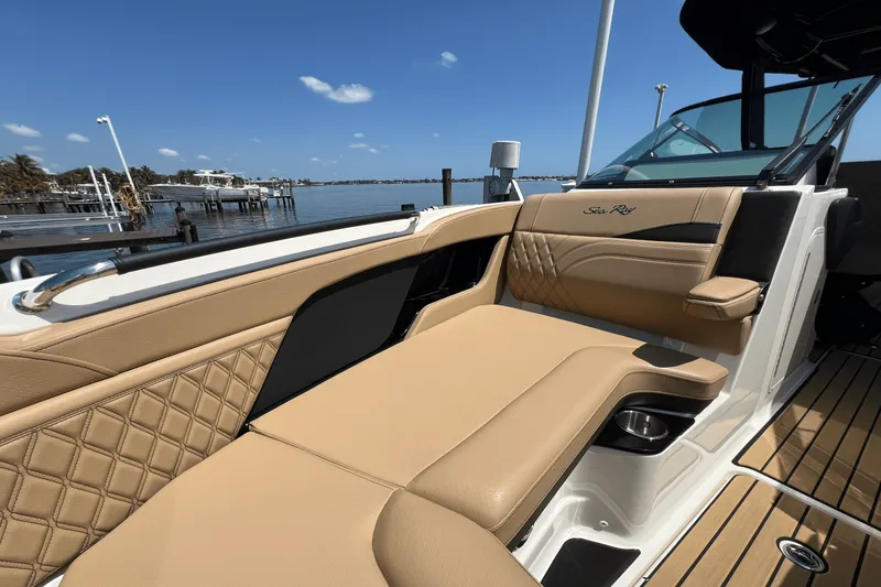 Slide: The Image of Sea Ray 280 SLX OUTBOARD 2024 - 32