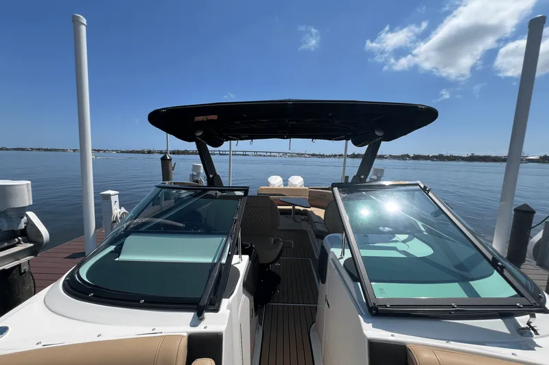 Slide: The Image of Sea Ray 280 SLX OUTBOARD 2024 - 33