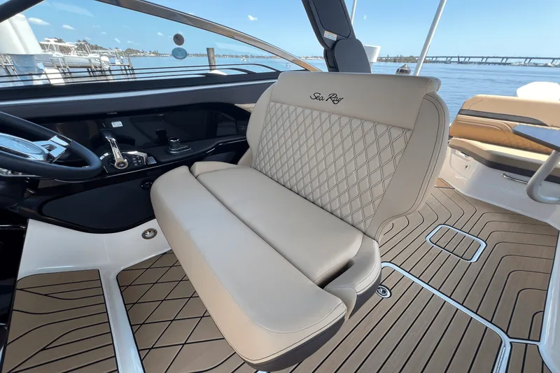 Slide: The Image of Sea Ray 280 SLX OUTBOARD 2024 - 36