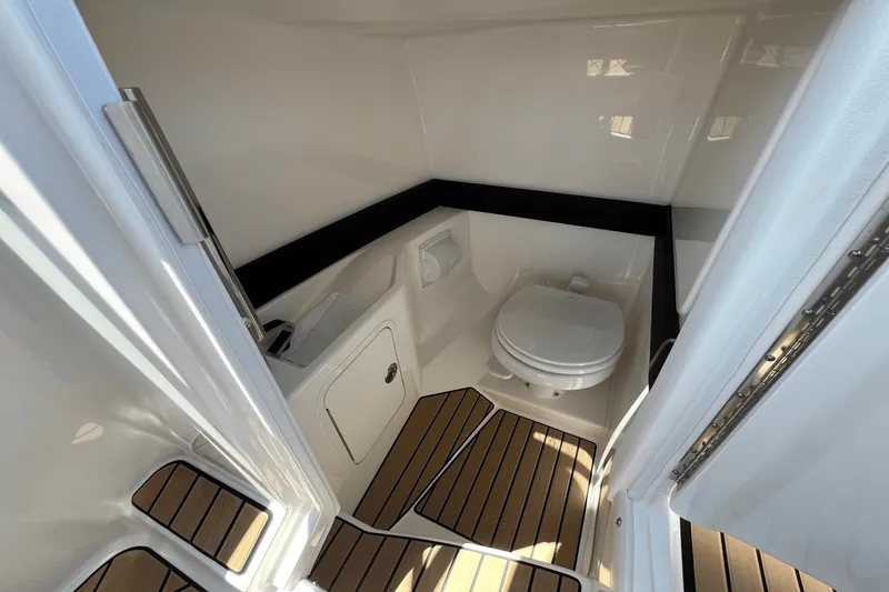 Slide: The Image of Sea Ray 280 SLX OUTBOARD 2024 - 42