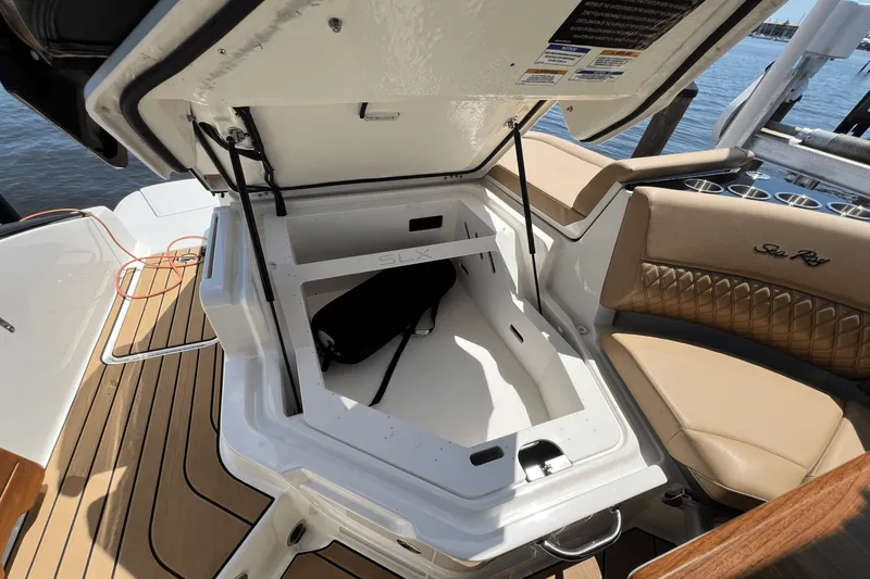 Slide: The Image of Sea Ray 280 SLX OUTBOARD 2024 - 46