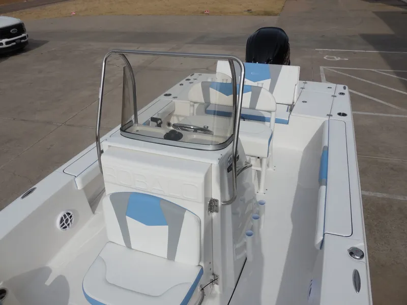 Slide: The Image of Robalo 226 Cayman 2026 - 11