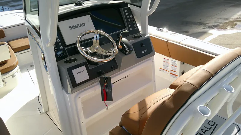 Slide: The Image of Robalo R266 Cayman 2026 - 8