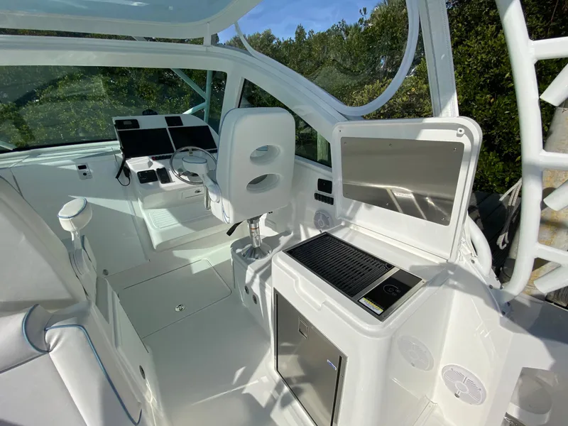 Slide: The Image of Albemarle 30 Express 2021 - 3
