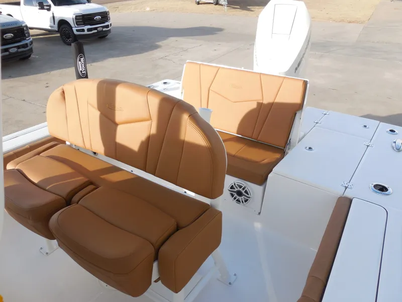 Slide: The Image of Robalo 246 Cayman 2026 - 7