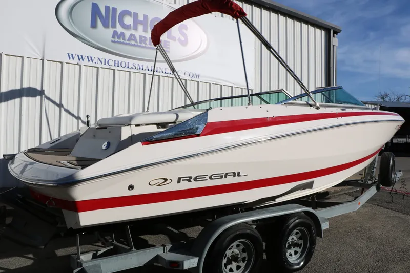 Slide: The Image of Regal 2200 Bowrider 2005 - 11