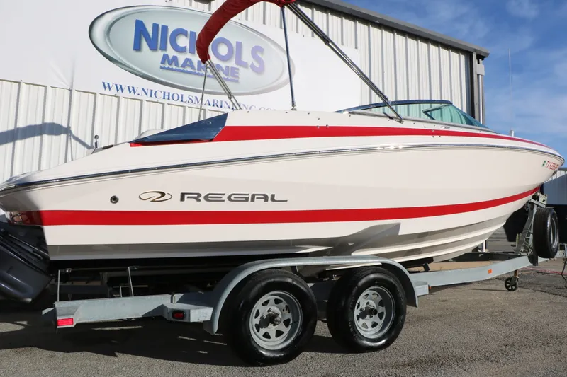 Slide: The Image of Regal 2200 Bowrider 2005 - 2