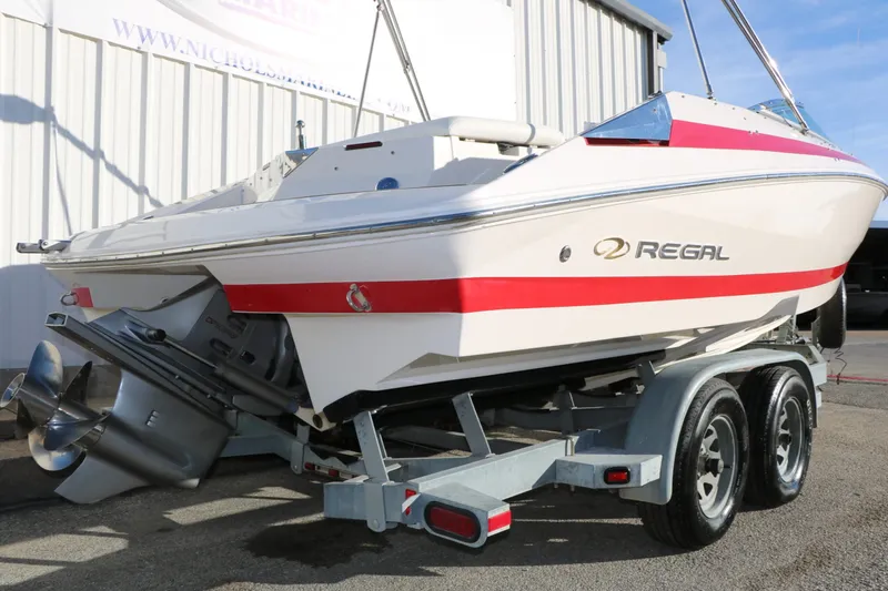 Slide: The Image of Regal 2200 Bowrider 2005 - 3