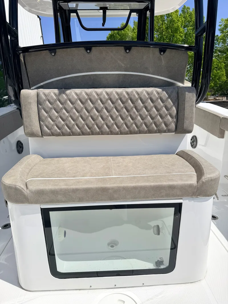 Slide: The Image of Sea Hunt Ultra 285 CB 2026 - 10