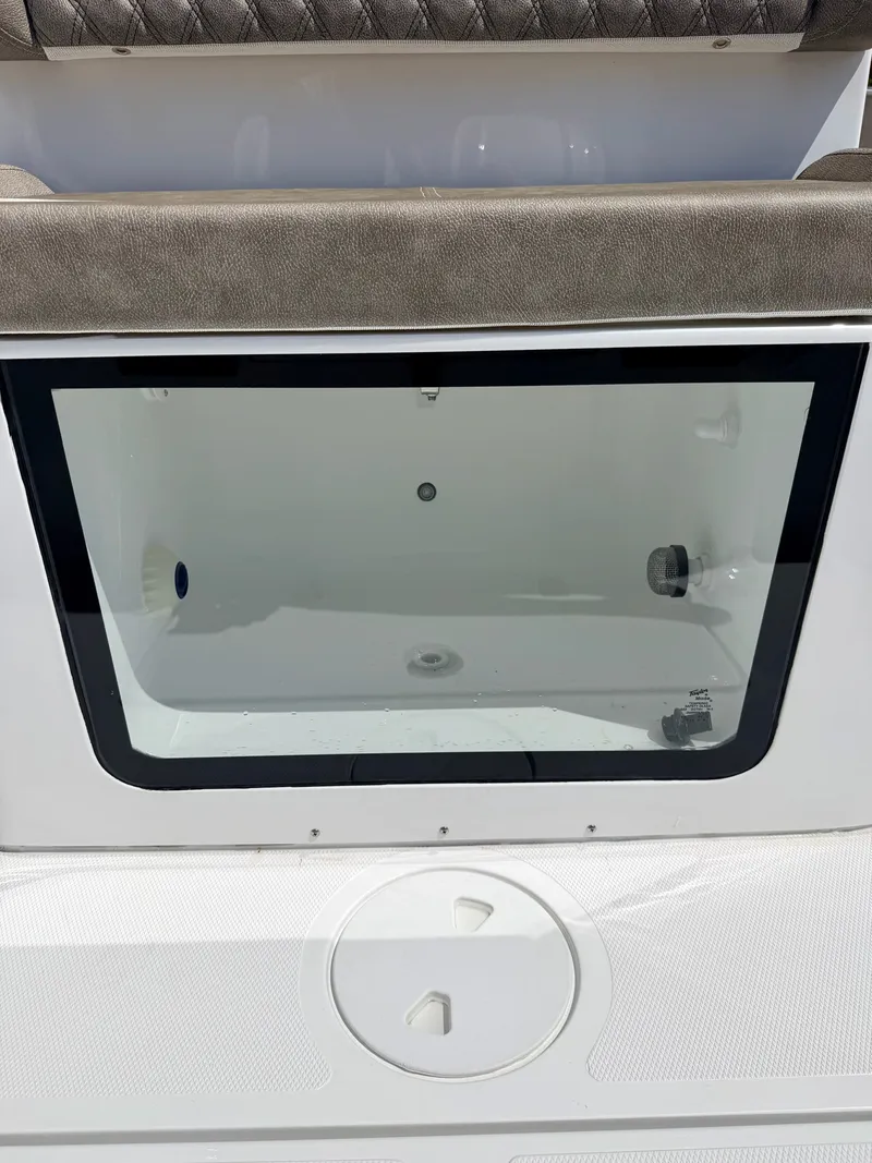 Slide: The Image of Sea Hunt Ultra 285 CB 2026 - 11