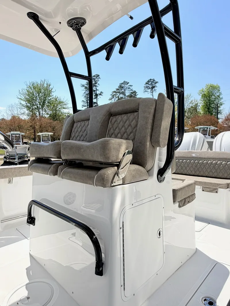 Slide: The Image of Sea Hunt Ultra 285 CB 2026 - 15