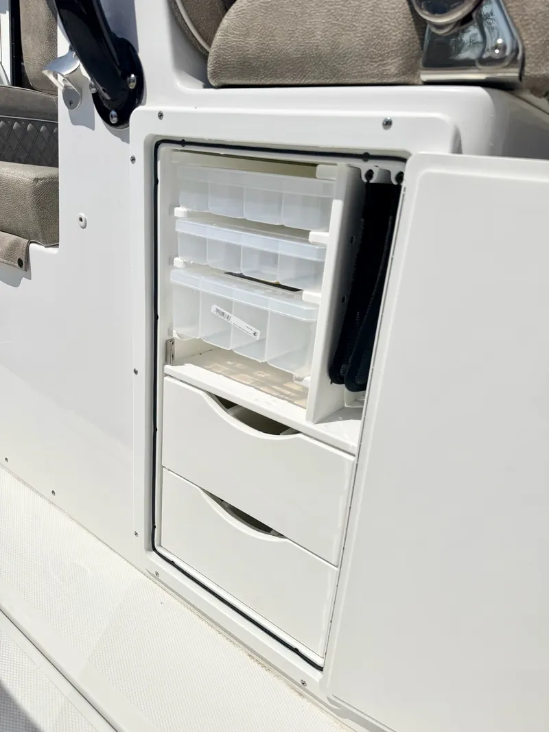 Slide: The Image of Sea Hunt Ultra 285 CB 2026 - 20