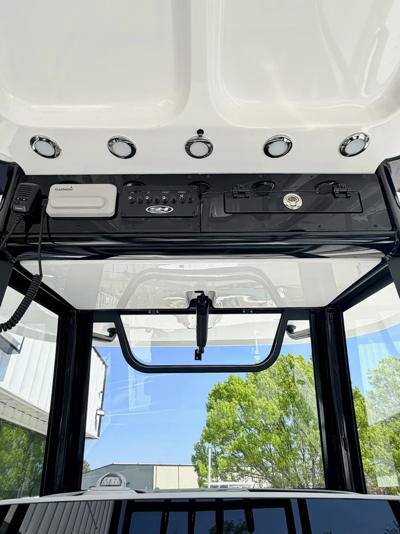 Slide: The Image of Sea Hunt Ultra 285 CB 2026 - 25