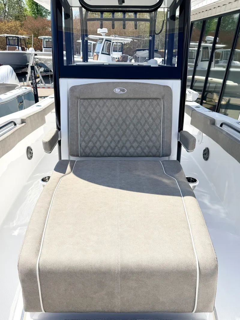 Slide: The Image of Sea Hunt Ultra 285 CB 2026 - 28