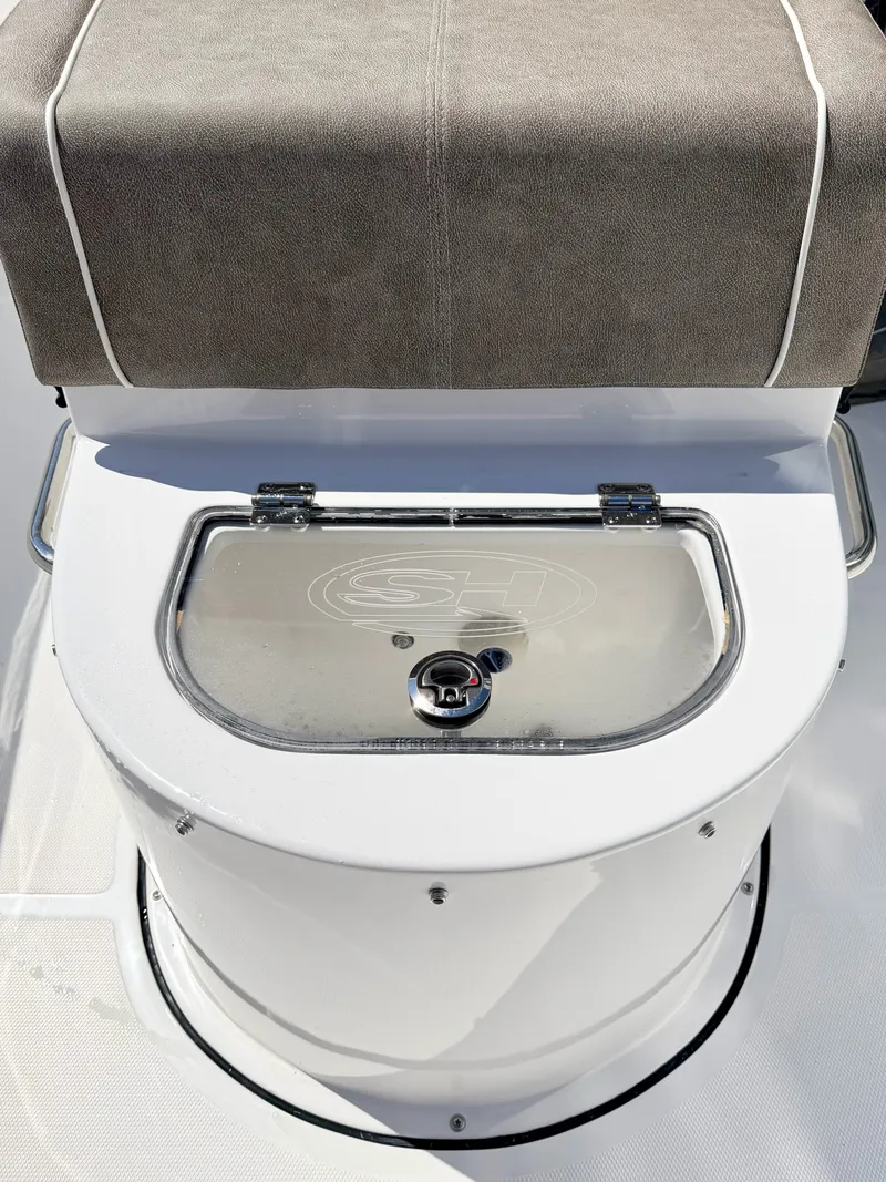 Slide: The Image of Sea Hunt Ultra 285 CB 2026 - 30