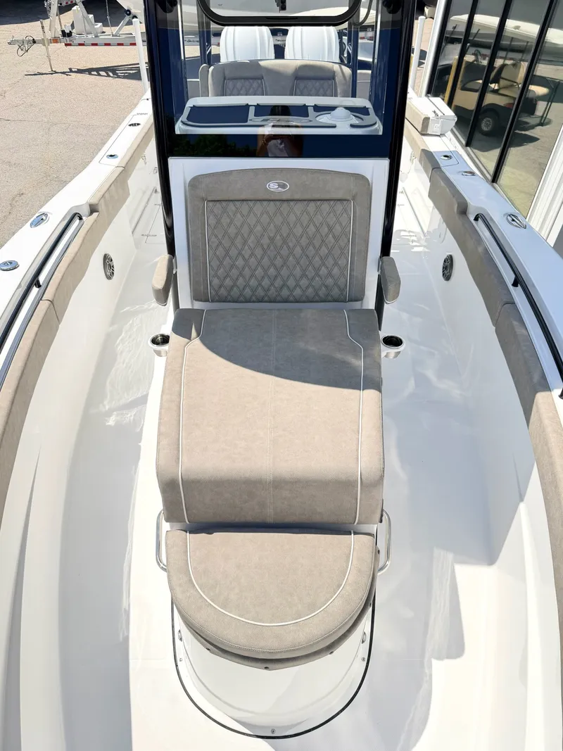 Slide: The Image of Sea Hunt Ultra 285 CB 2026 - 34