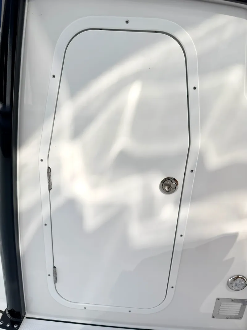 Slide: The Image of Sea Hunt Ultra 285 CB 2026 - 35