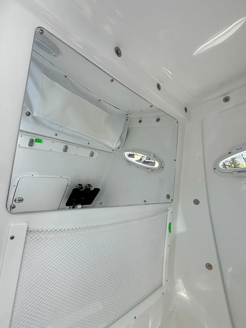 Slide: The Image of Sea Hunt Ultra 285 CB 2026 - 38