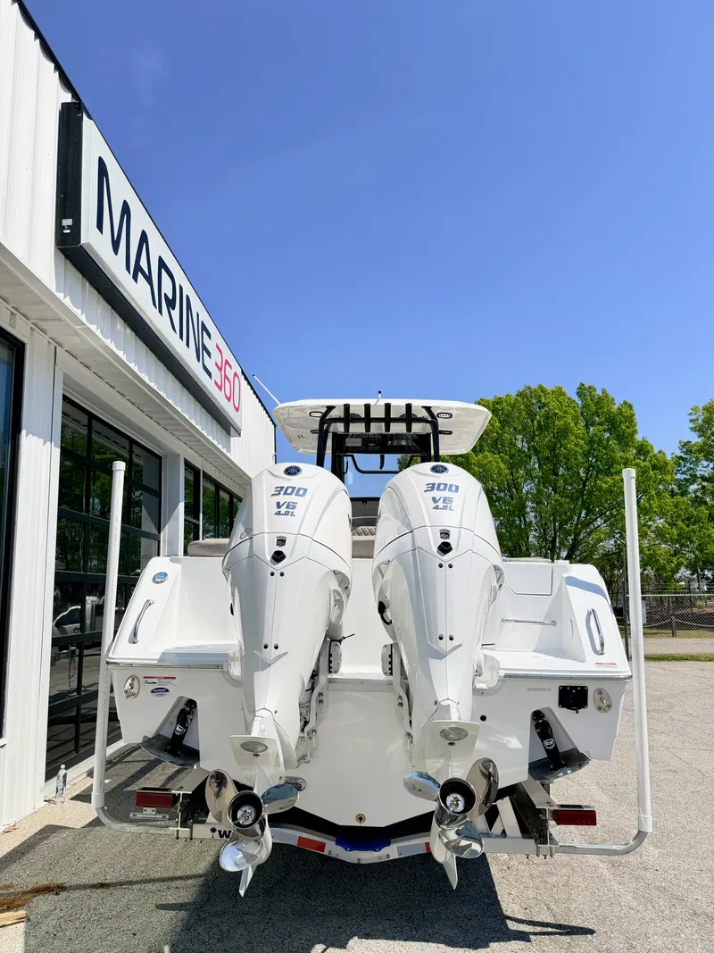 Slide: The Image of Sea Hunt Ultra 285 CB 2026 - 5