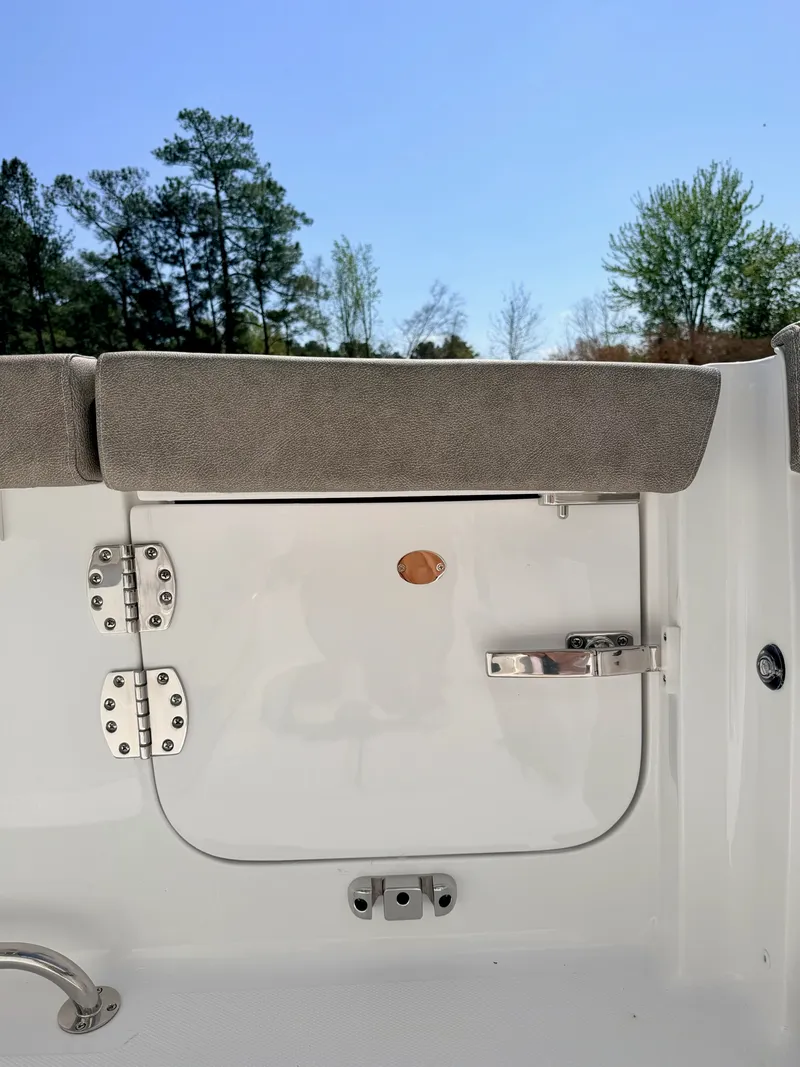 Slide: The Image of Sea Hunt Ultra 285 CB 2026 - 7