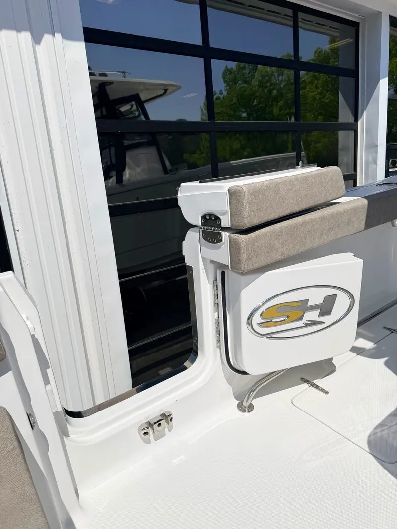 Slide: The Image of Sea Hunt Ultra 285 CB 2026 - 8