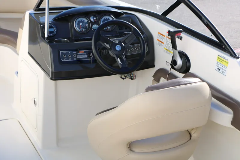 Slide: The Image of Bayliner 195 Deckboat 2017 - 11